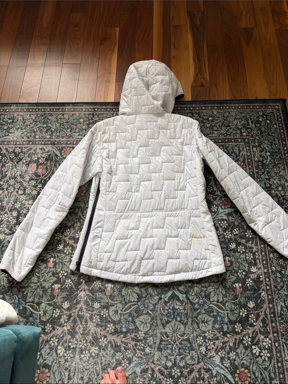 White pullover zip jacket. - Picture 2 of 4